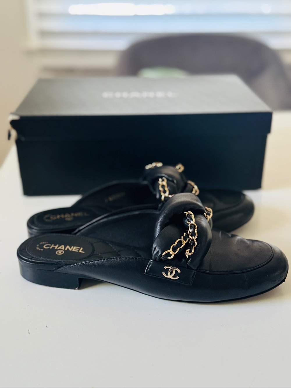 Authentic CHANEL Lambskin Chain Braided Flat Mules in Black and gold chain - Picture 4 of 13